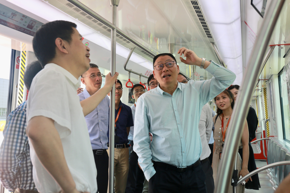 杭港地铁总经理刘追明一行到杭州中车调研交流