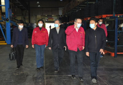 杭州市政协副主席、市工商联主席冯仁强来访中策调研指导企业复工复产