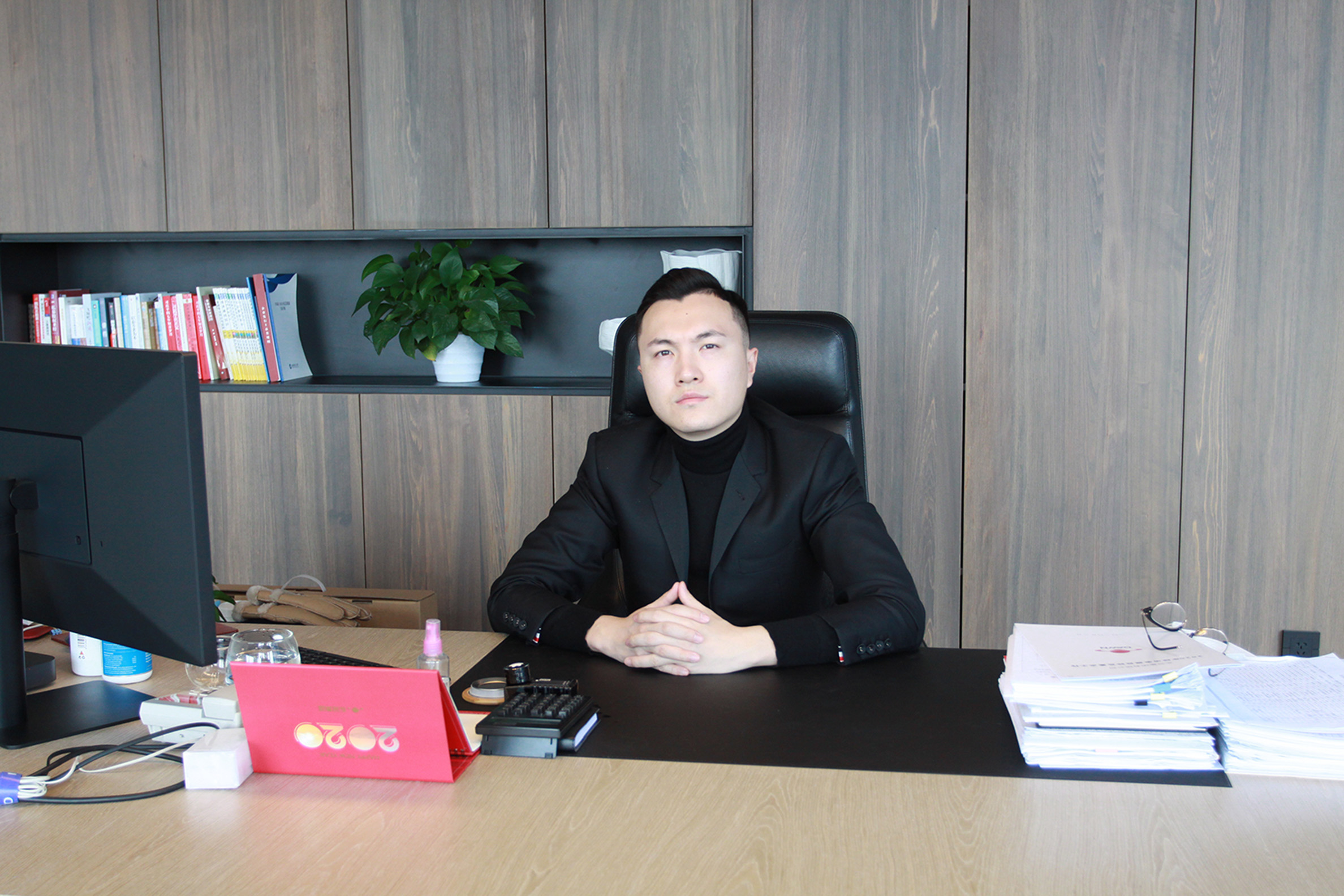 杭州市第十六届优秀企业家 东冠集团有限公司总裁章敏杰